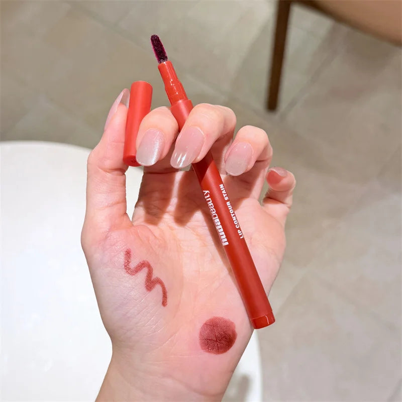 Feutre contour des lèvres sans transfert longue tenue Huda Beauty