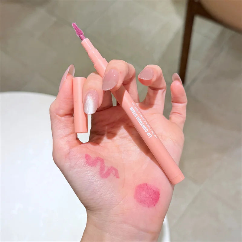 Feutre contour des lèvres sans transfert longue tenue Huda Beauty